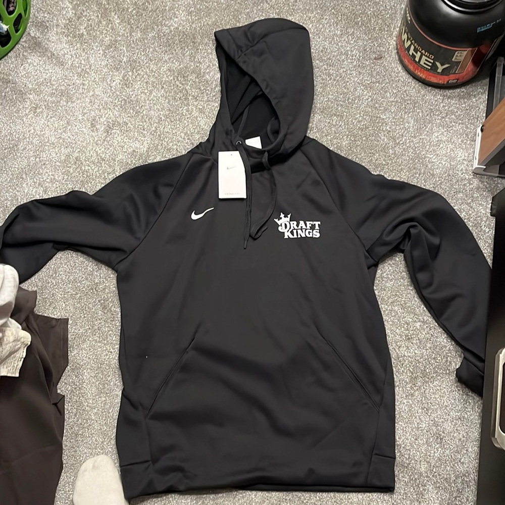 Brand new Nike Therma-Fit hoodie DraftKings
